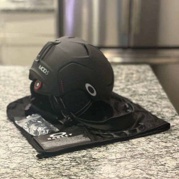 Oakley Other - Oakley MOD5 Matte Black Helmet